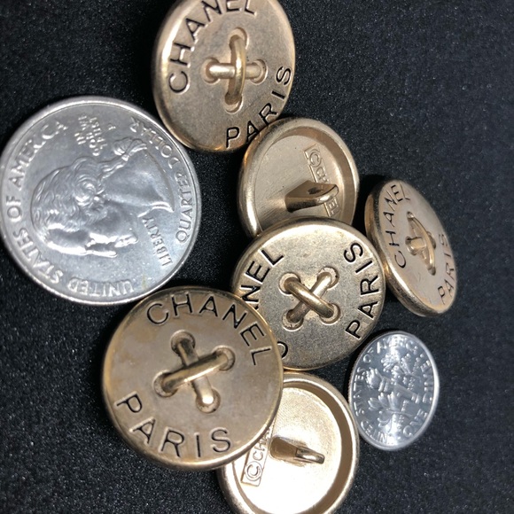 Chanel buttons - Picture 3 of 4